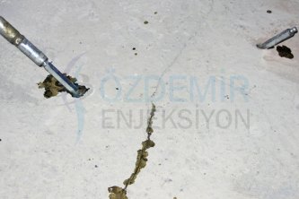 Zemin Çatlaklarında Enjeksiyon Uygulaması
